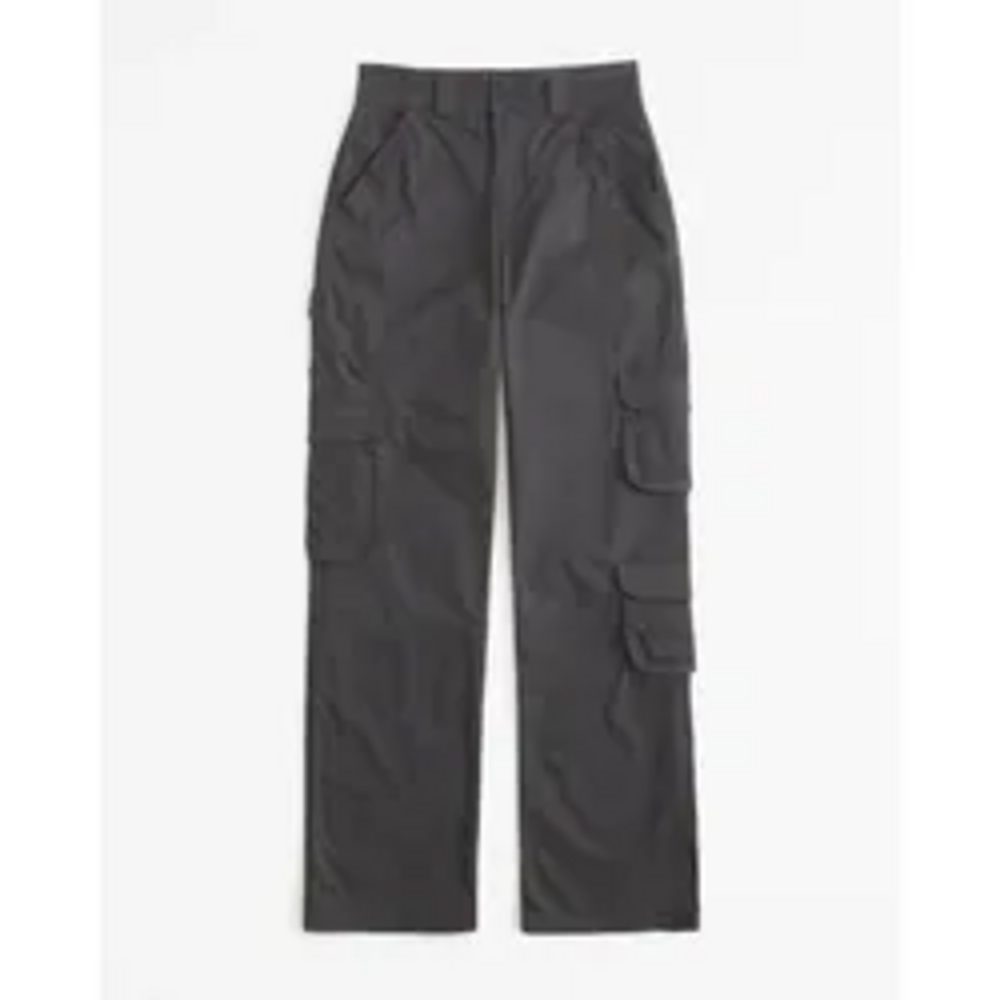 Abercrombie Curve Love Relaxed Cargo Pant in Gray